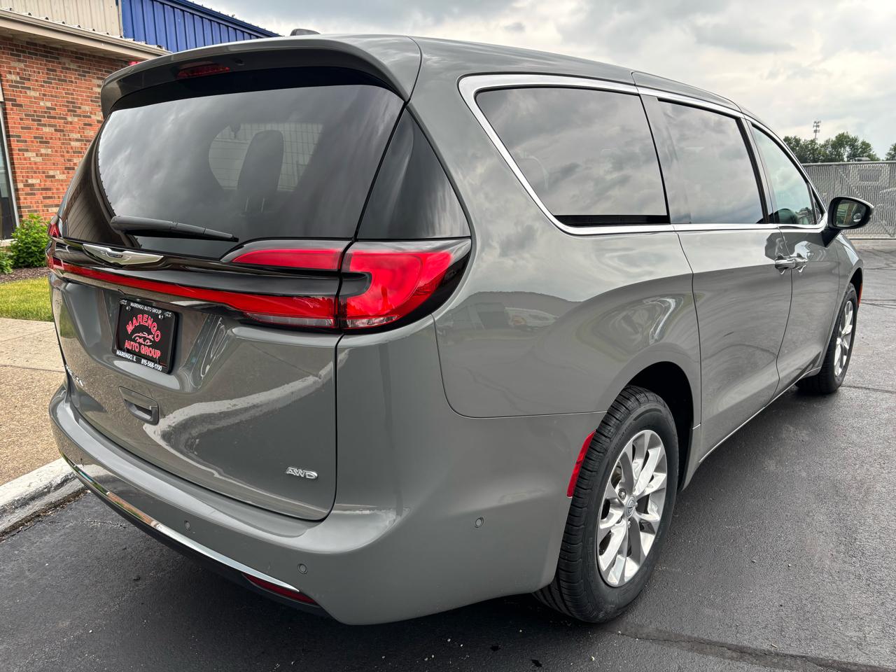 Chrysler Pacifica Touring L AWD 2023