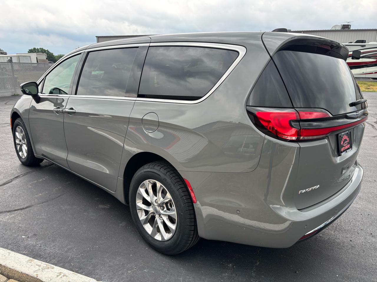 Chrysler Pacifica Touring L AWD 2023