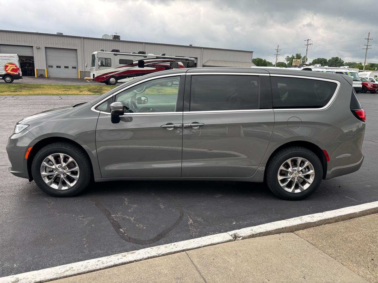 Chrysler Pacifica Touring L AWD 2023