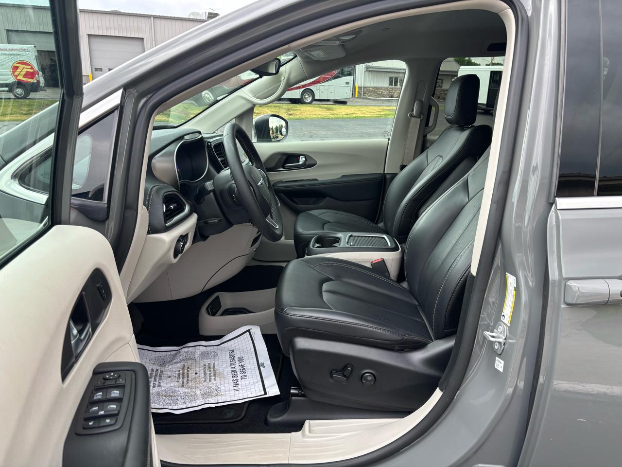 Chrysler Pacifica Touring L AWD 2023
