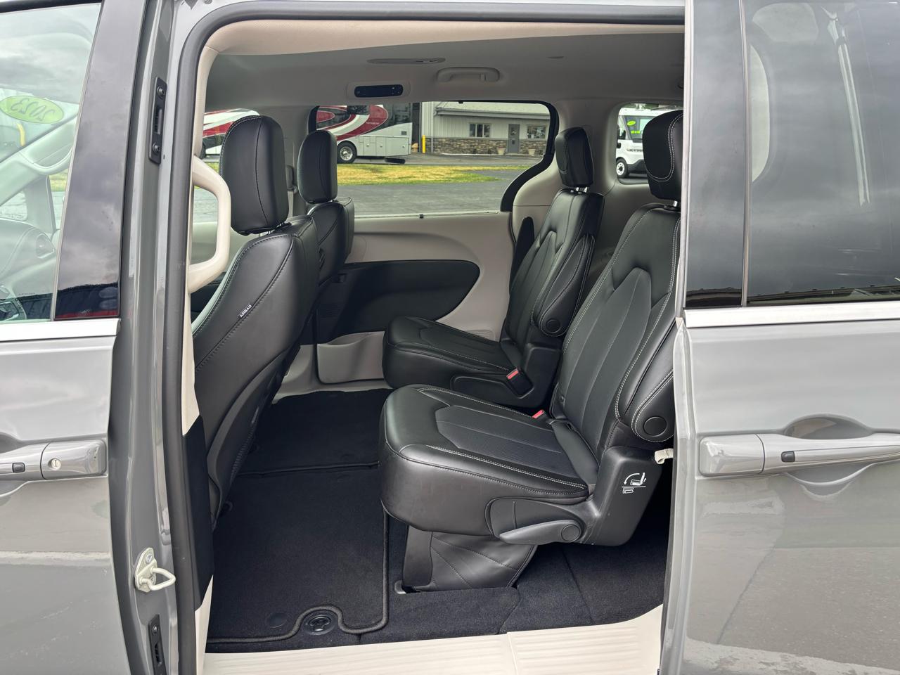 Chrysler Pacifica Touring L AWD 2023