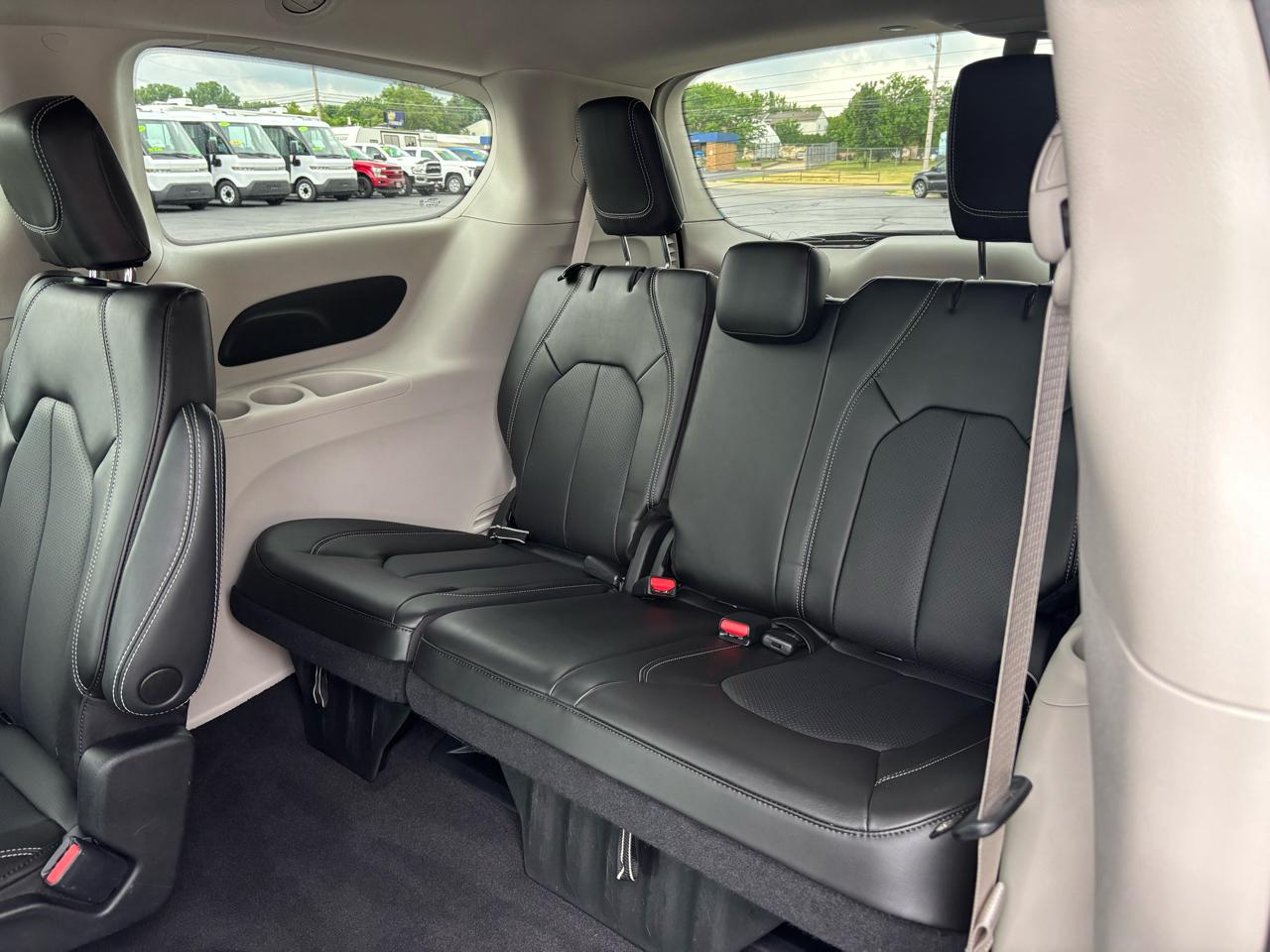 Chrysler Pacifica Touring L AWD 2023