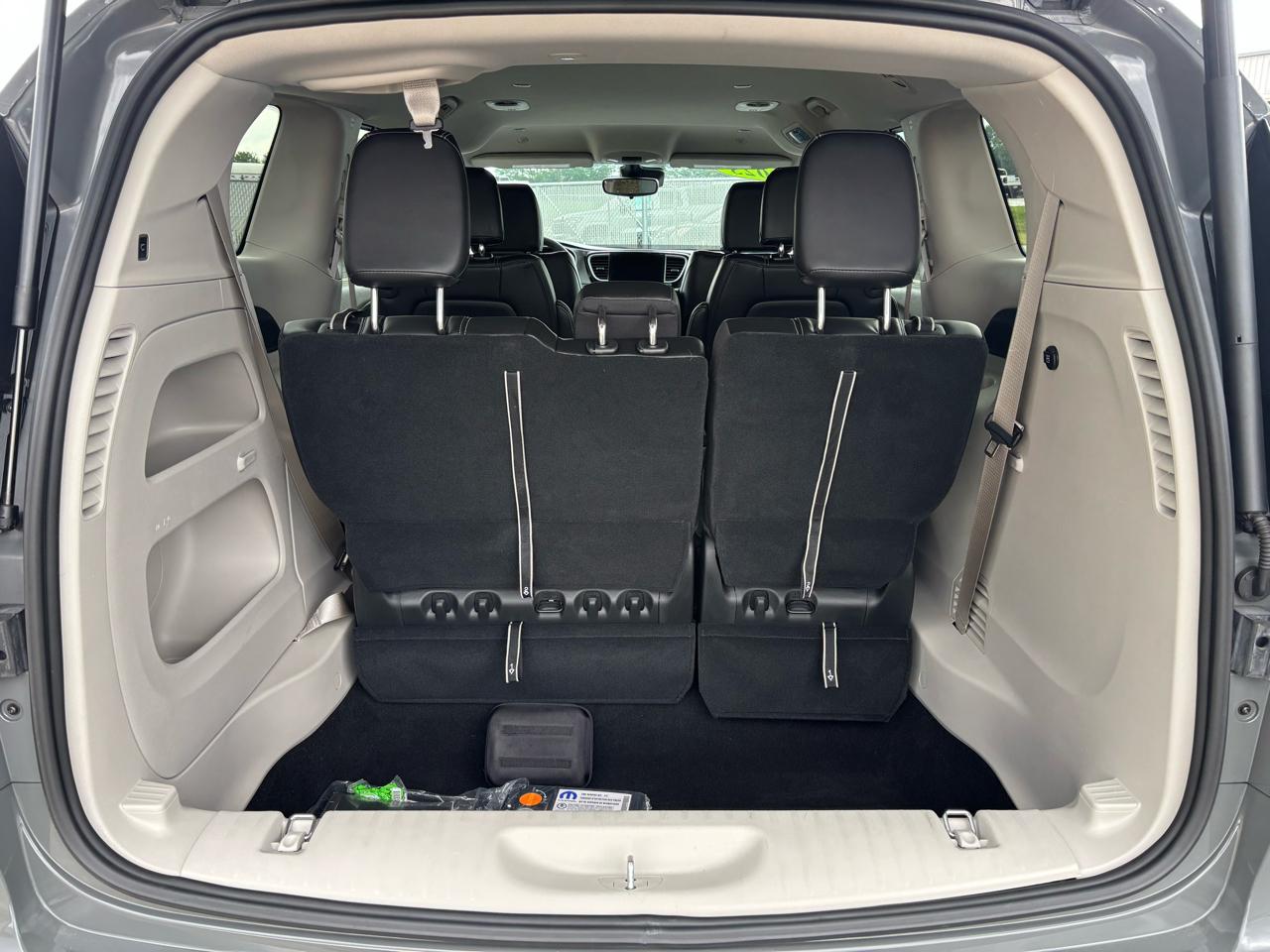 Chrysler Pacifica Touring L AWD 2023