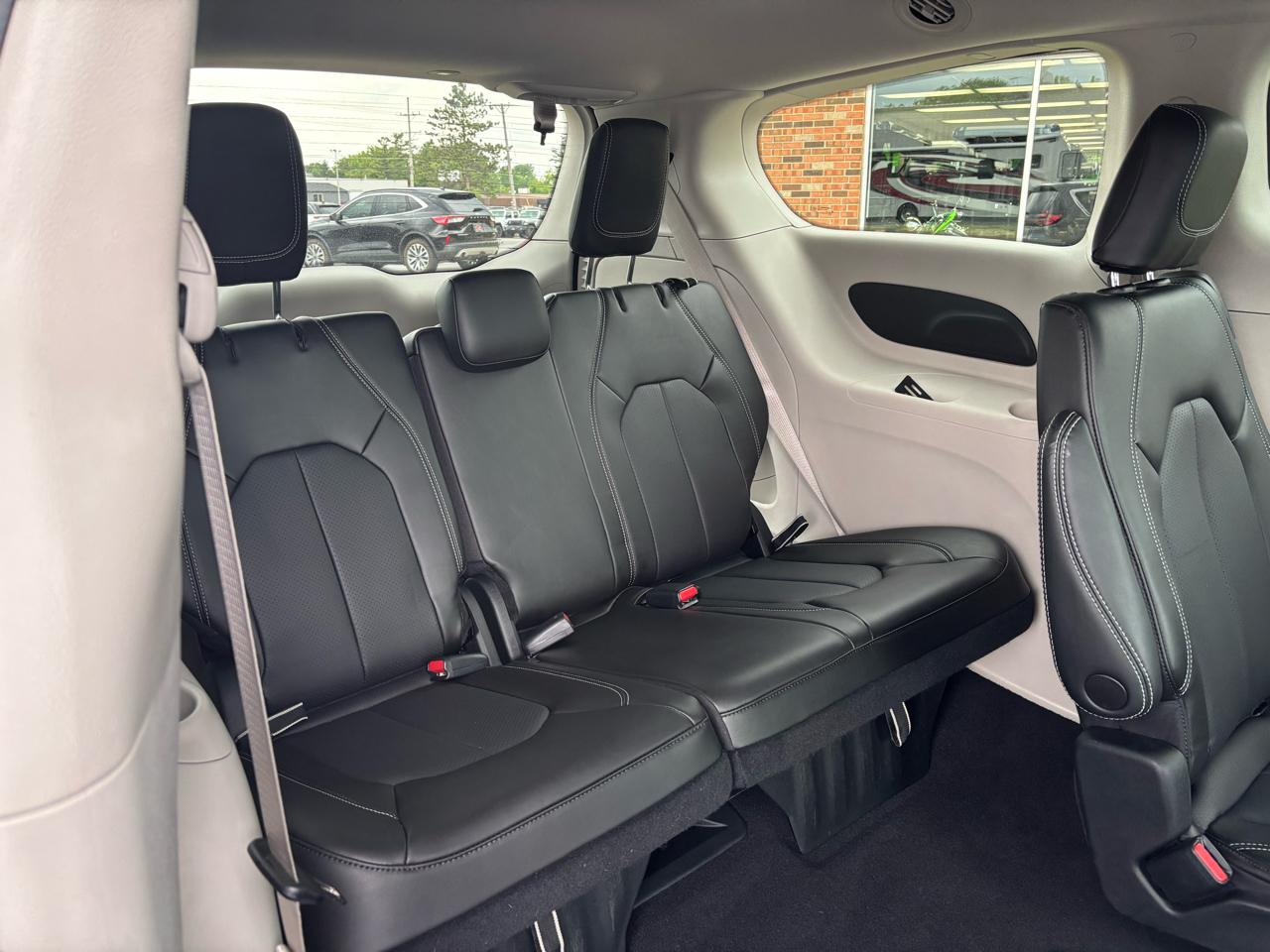 Chrysler Pacifica Touring L AWD 2023