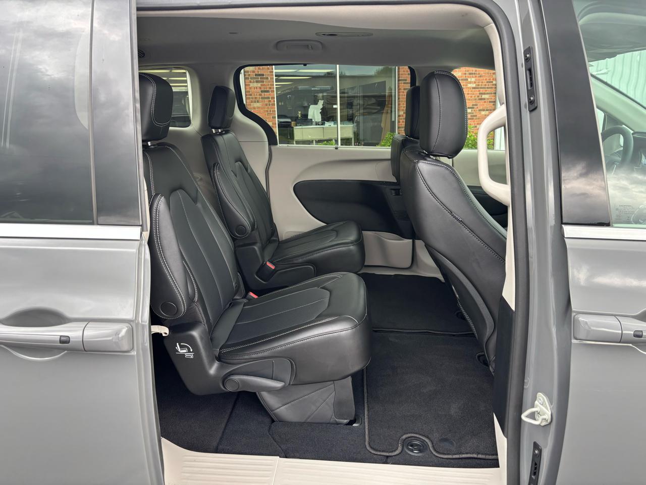 Chrysler Pacifica Touring L AWD 2023