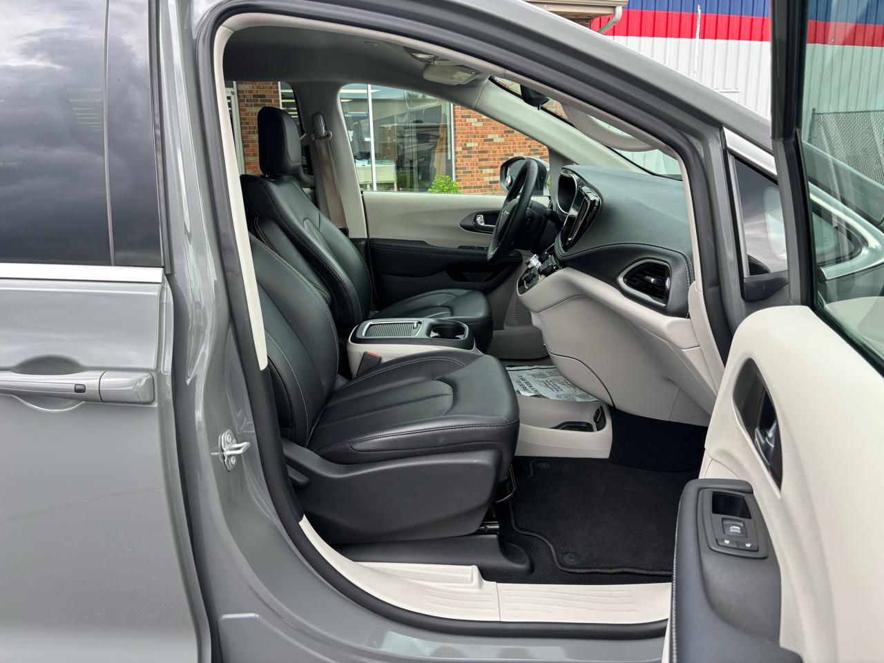 Chrysler Pacifica Touring L AWD 2023