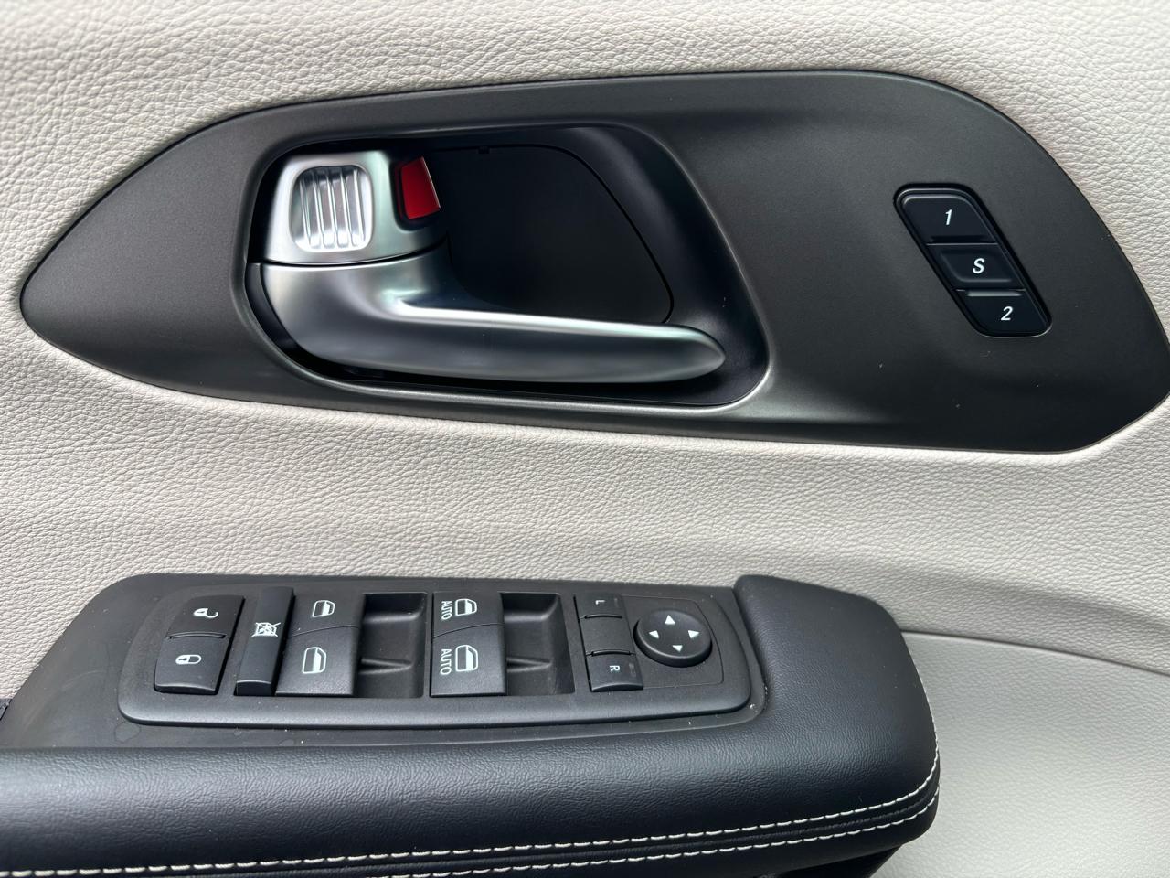 Chrysler Pacifica Touring L AWD 2023