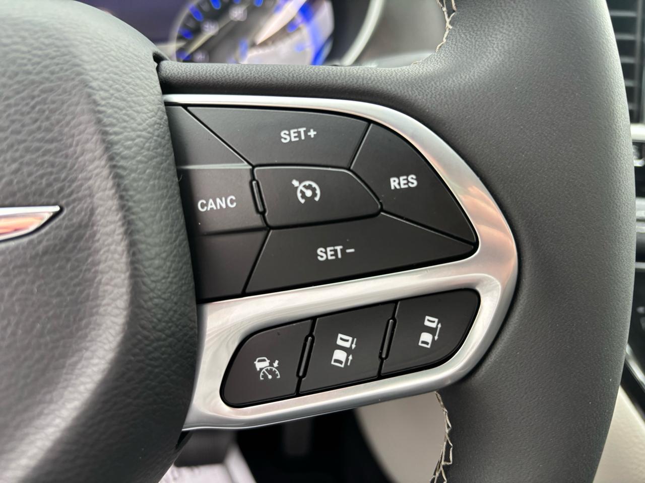 Chrysler Pacifica Touring L AWD 2023