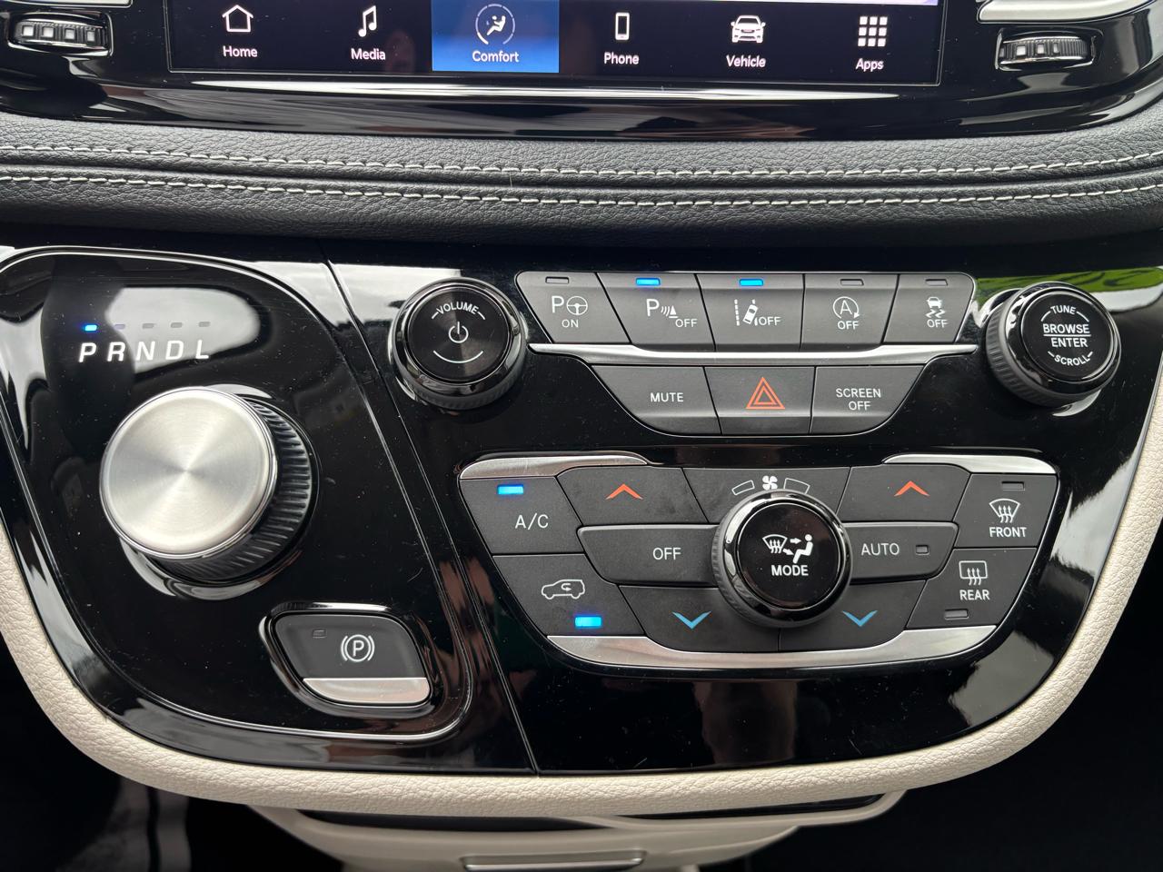 Chrysler Pacifica Touring L AWD 2023
