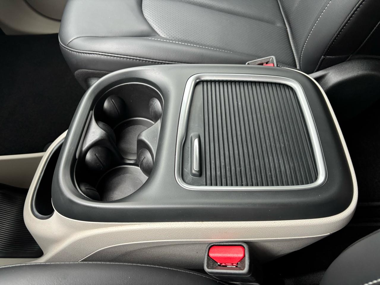 Chrysler Pacifica Touring L AWD 2023