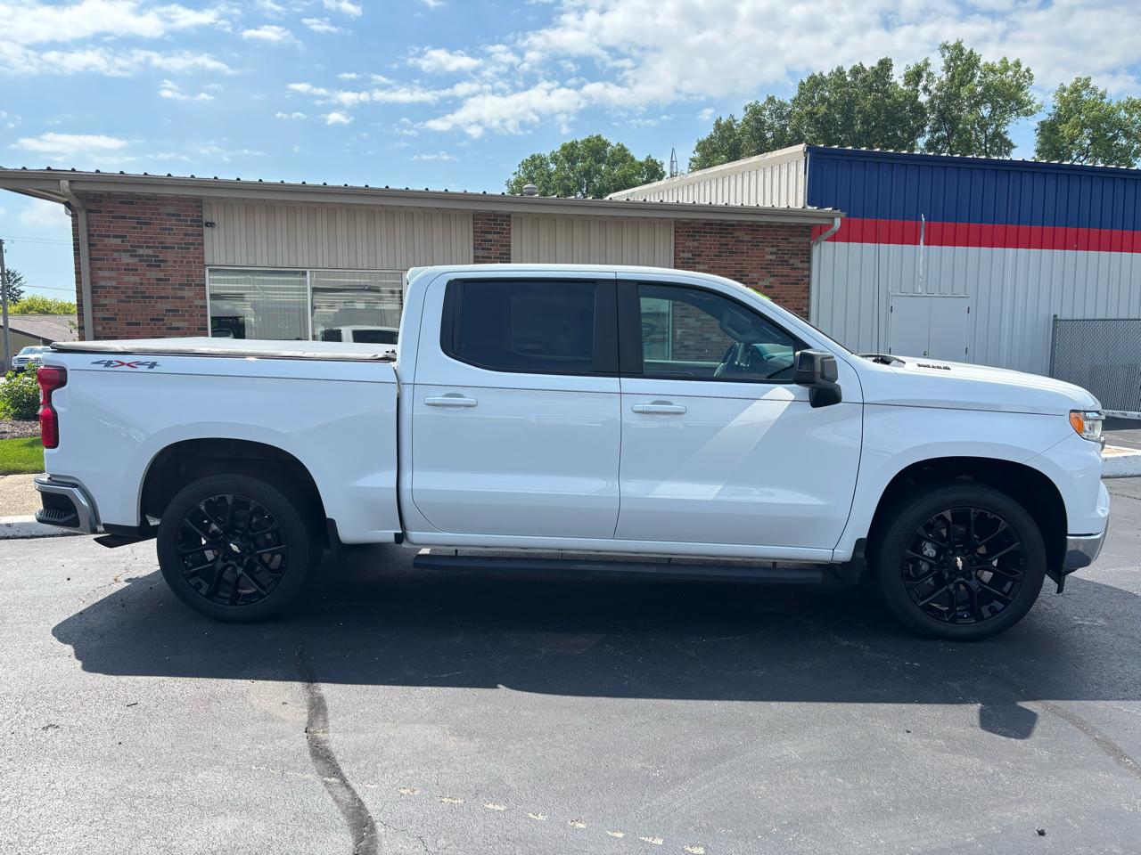 Chevrolet Silverado 1500 4WD Crew Cab 147" LT w/1LT 2023