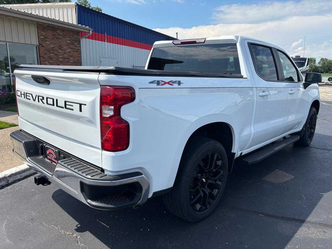 Chevrolet Silverado 1500 4WD Crew Cab 147" LT w/1LT 2023
