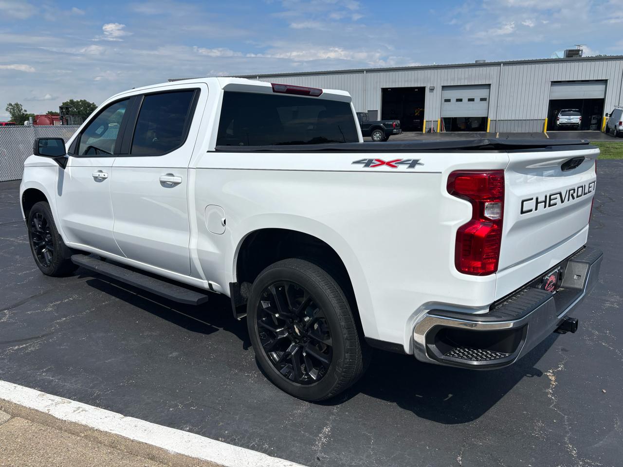 Chevrolet Silverado 1500 4WD Crew Cab 147" LT w/1LT 2023