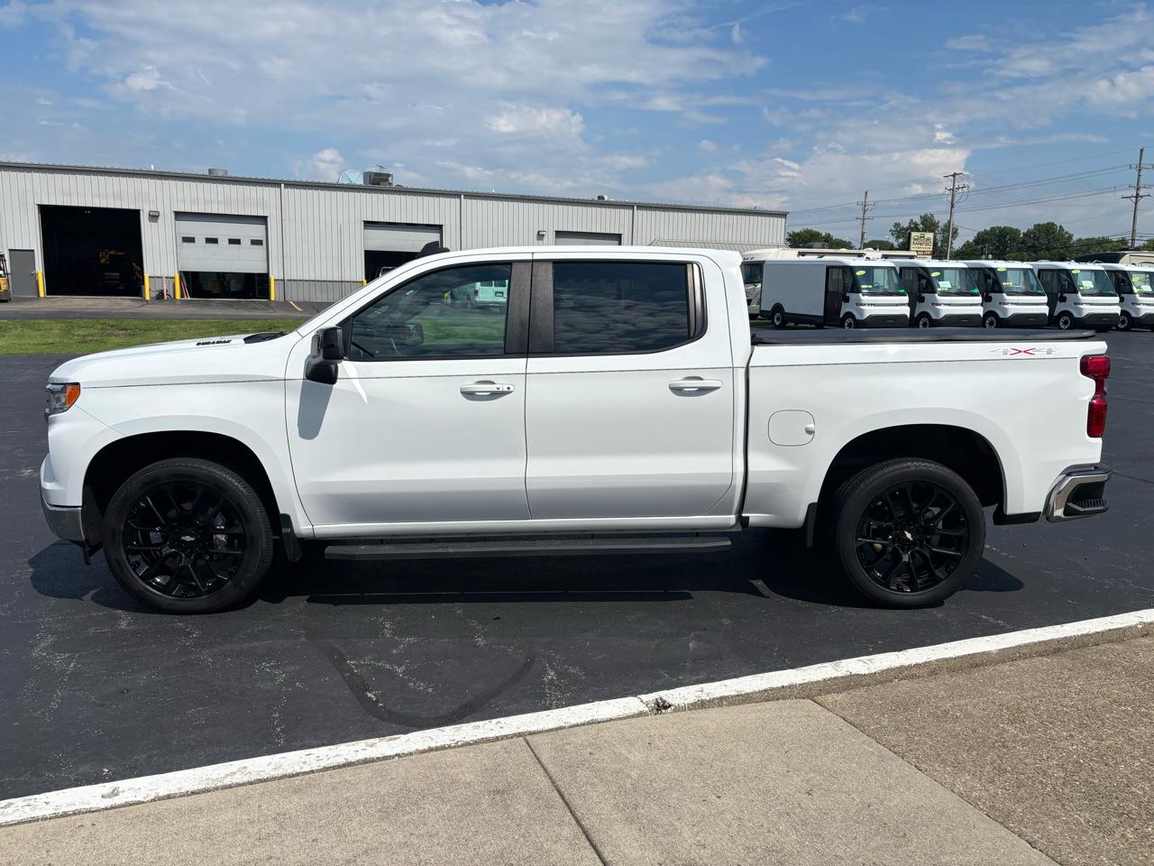Chevrolet Silverado 1500 4WD Crew Cab 147" LT w/1LT 2023