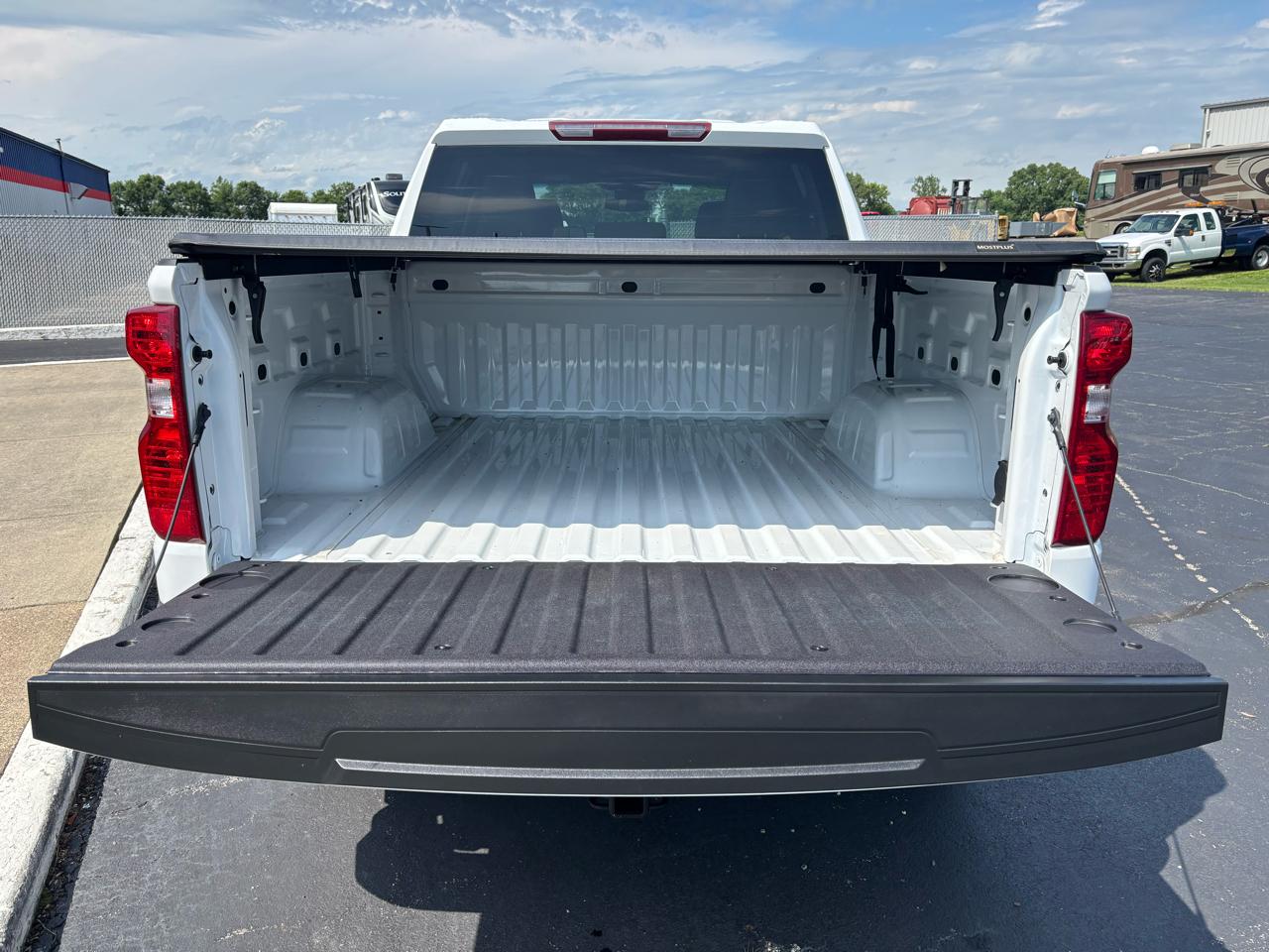 Chevrolet Silverado 1500 4WD Crew Cab 147" LT w/1LT 2023