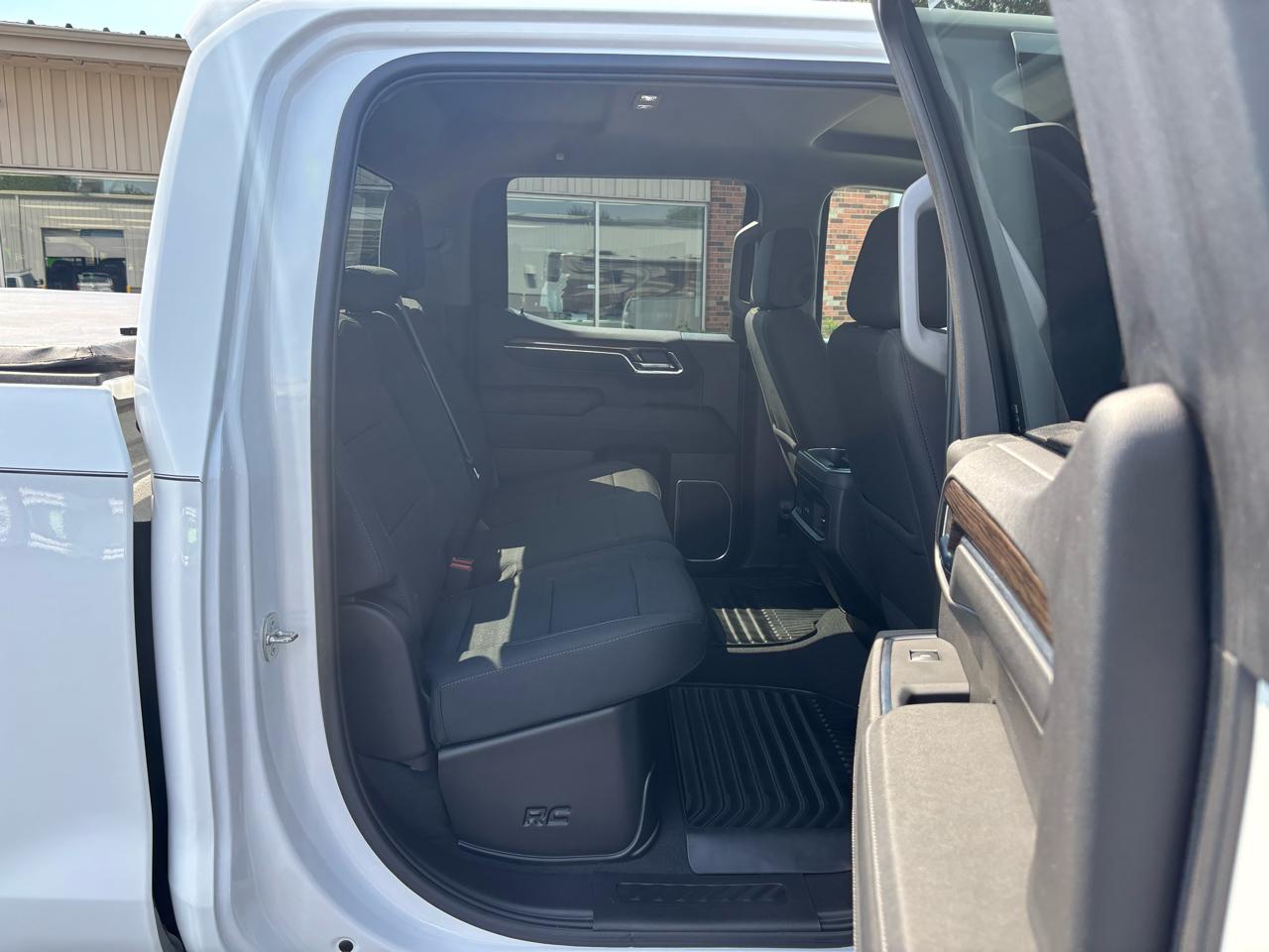 Chevrolet Silverado 1500 4WD Crew Cab 147" LT w/1LT 2023