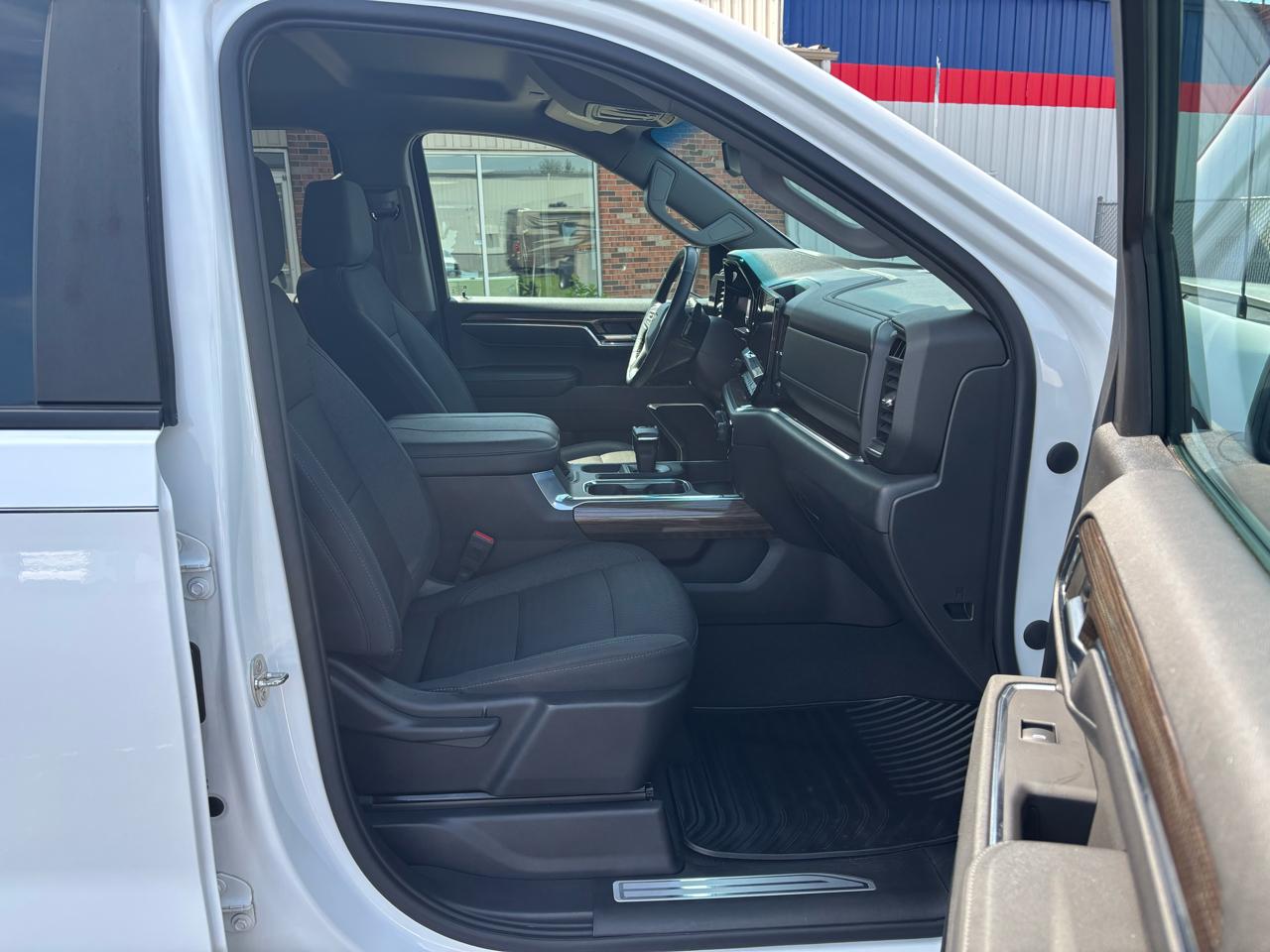 Chevrolet Silverado 1500 4WD Crew Cab 147" LT w/1LT 2023