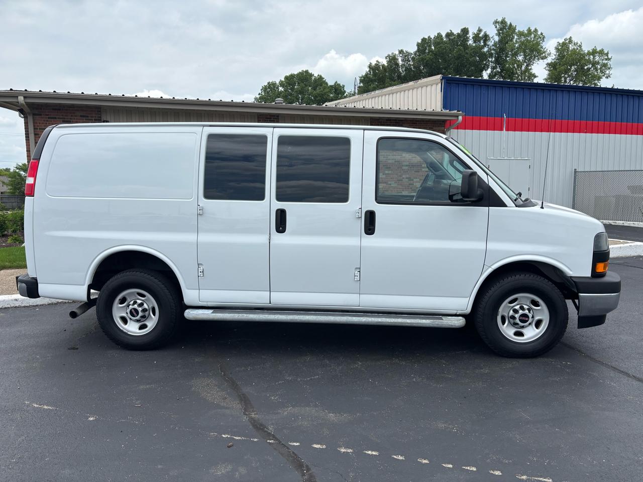 GMC Savana Cargo Van RWD 2500 135" 2020