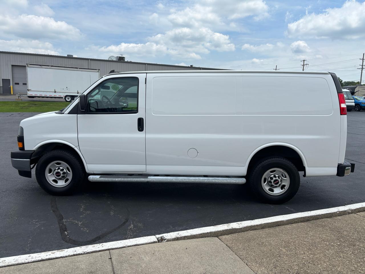 GMC Savana Cargo Van RWD 2500 135" 2020