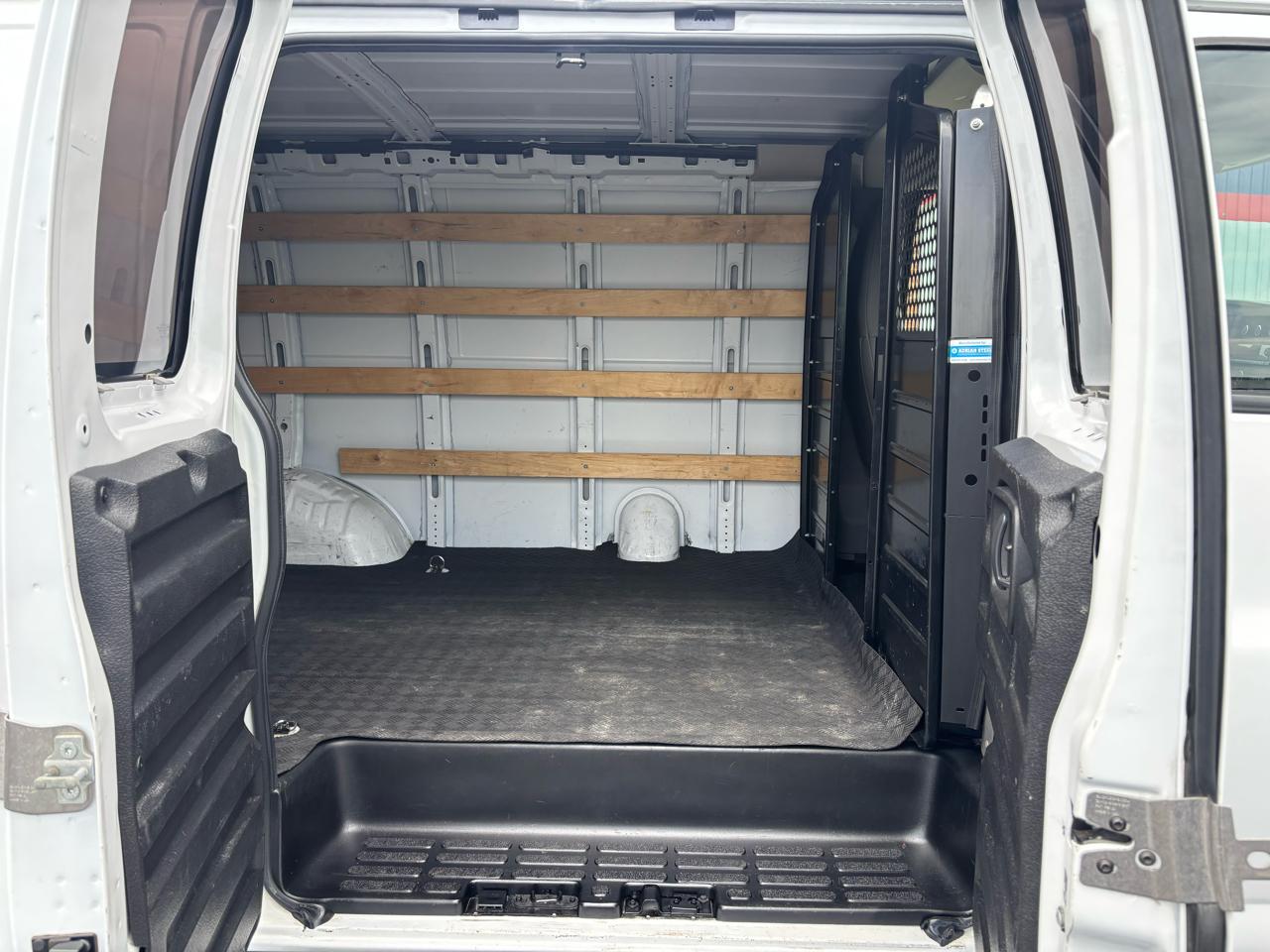 GMC Savana Cargo Van RWD 2500 135" 2020