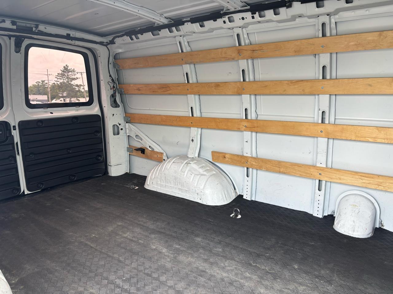 GMC Savana Cargo Van RWD 2500 135" 2020