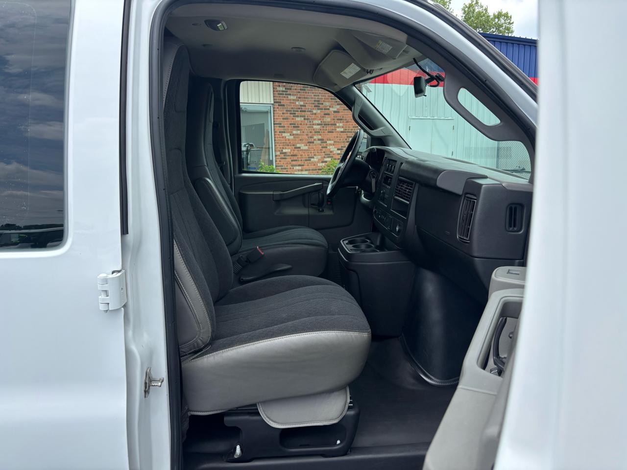 GMC Savana Cargo Van RWD 2500 135" 2020