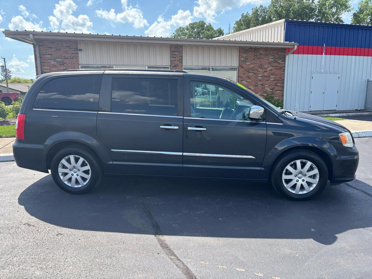 Chrysler Town & Country 4dr Wgn Touring 2013