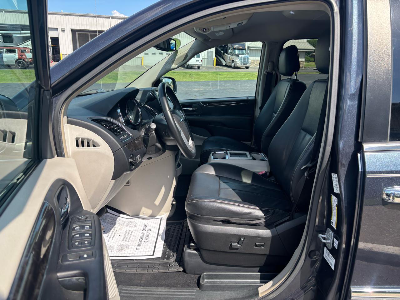 Chrysler Town & Country 4dr Wgn Touring 2013