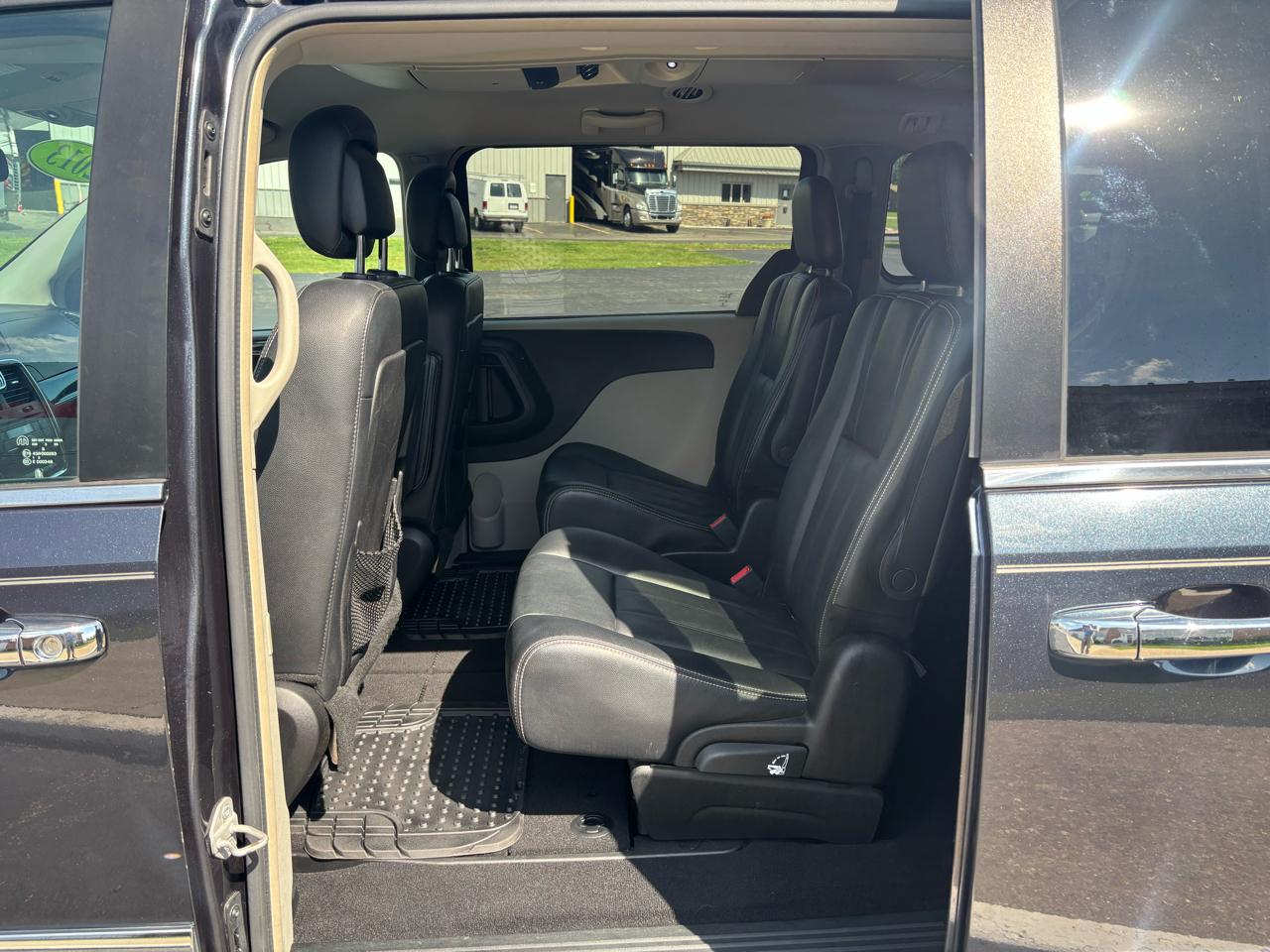 Chrysler Town & Country 4dr Wgn Touring 2013