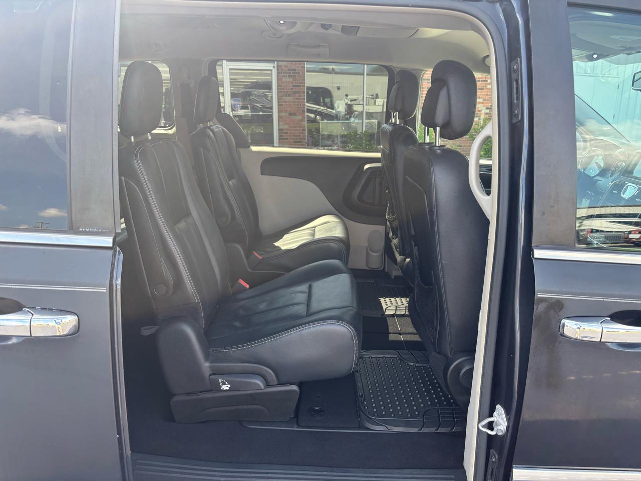 Chrysler Town & Country 4dr Wgn Touring 2013