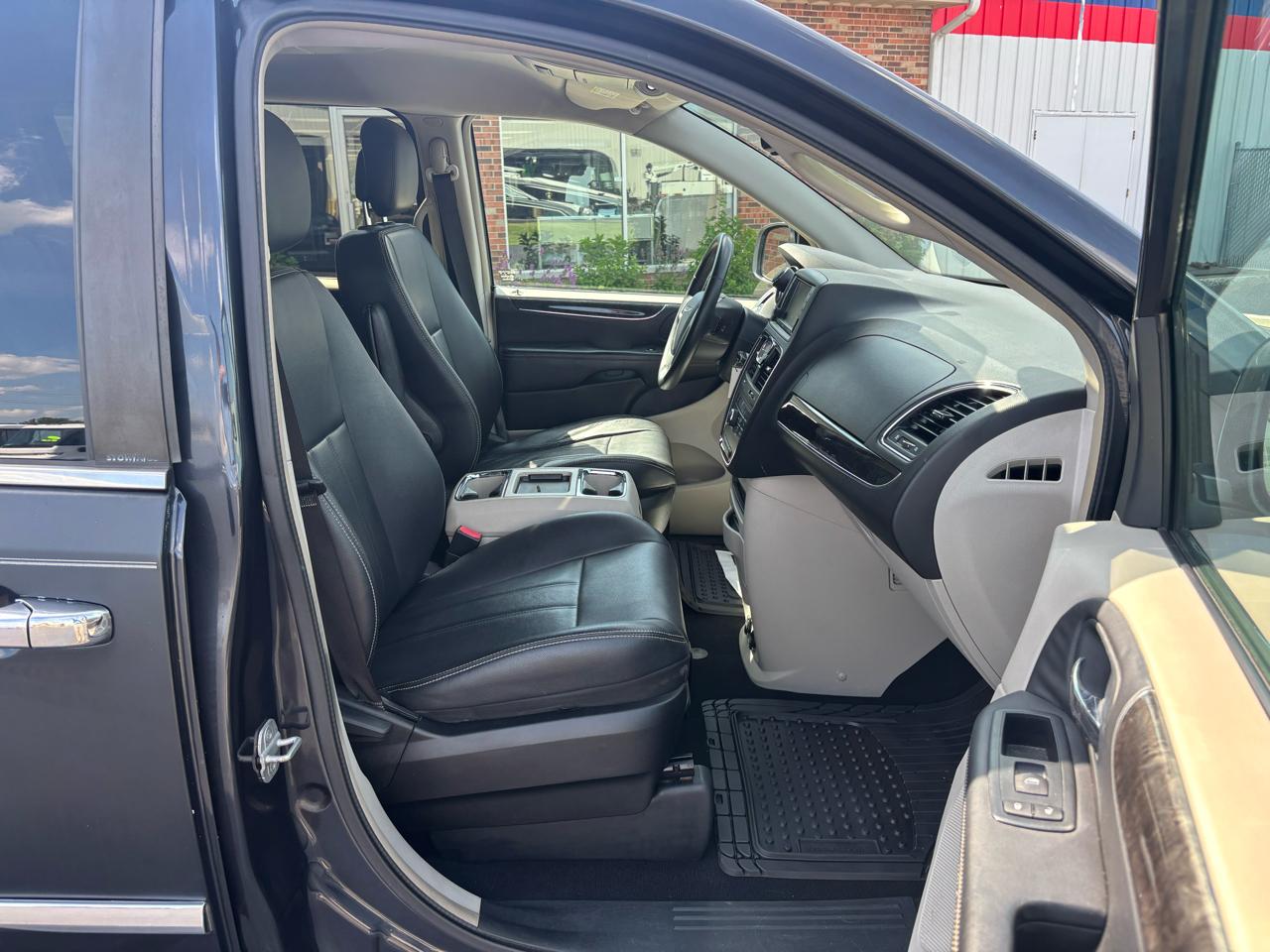 Chrysler Town & Country 4dr Wgn Touring 2013