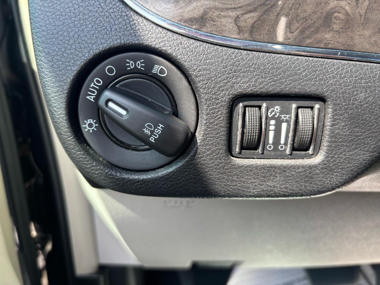 Chrysler Town & Country 4dr Wgn Touring 2013