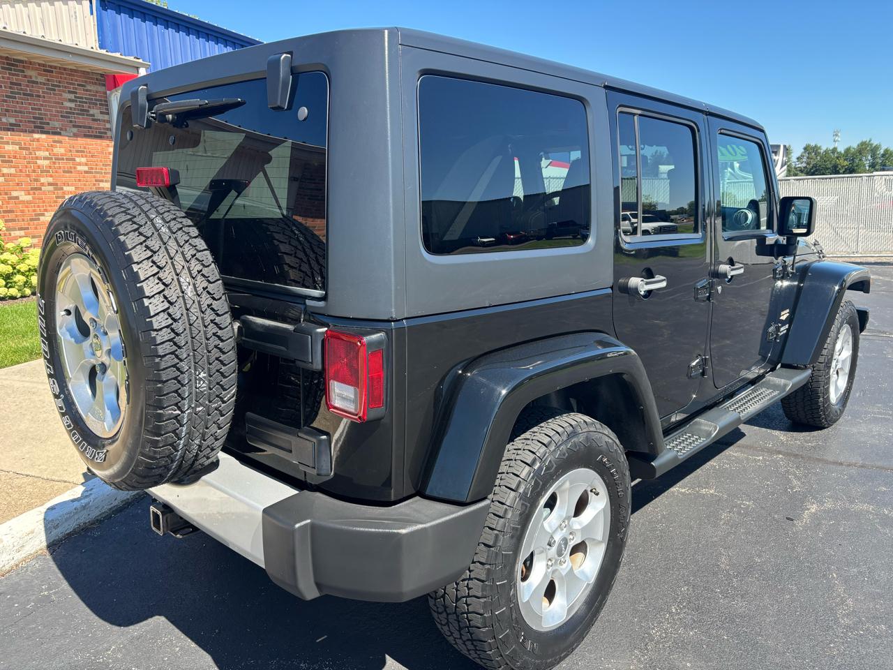 Jeep Wrangler Unlimited 4WD 4dr Sahara 2013