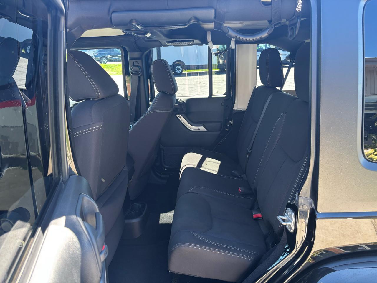 Jeep Wrangler Unlimited 4WD 4dr Sahara 2013