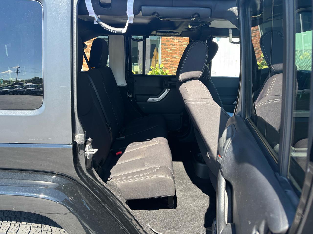 Jeep Wrangler Unlimited 4WD 4dr Sahara 2013