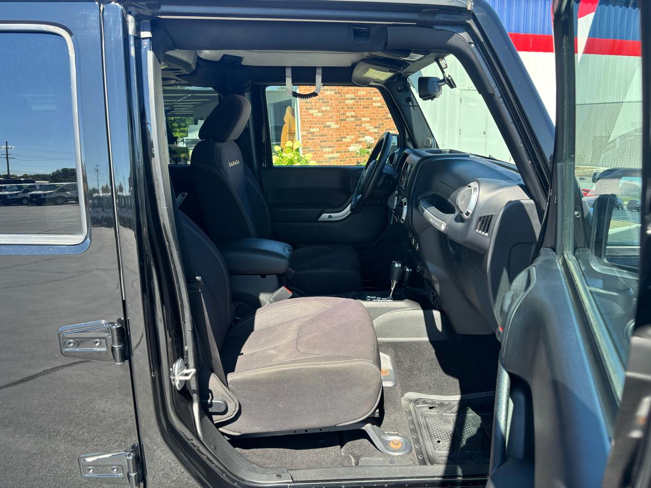 Jeep Wrangler Unlimited 4WD 4dr Sahara 2013