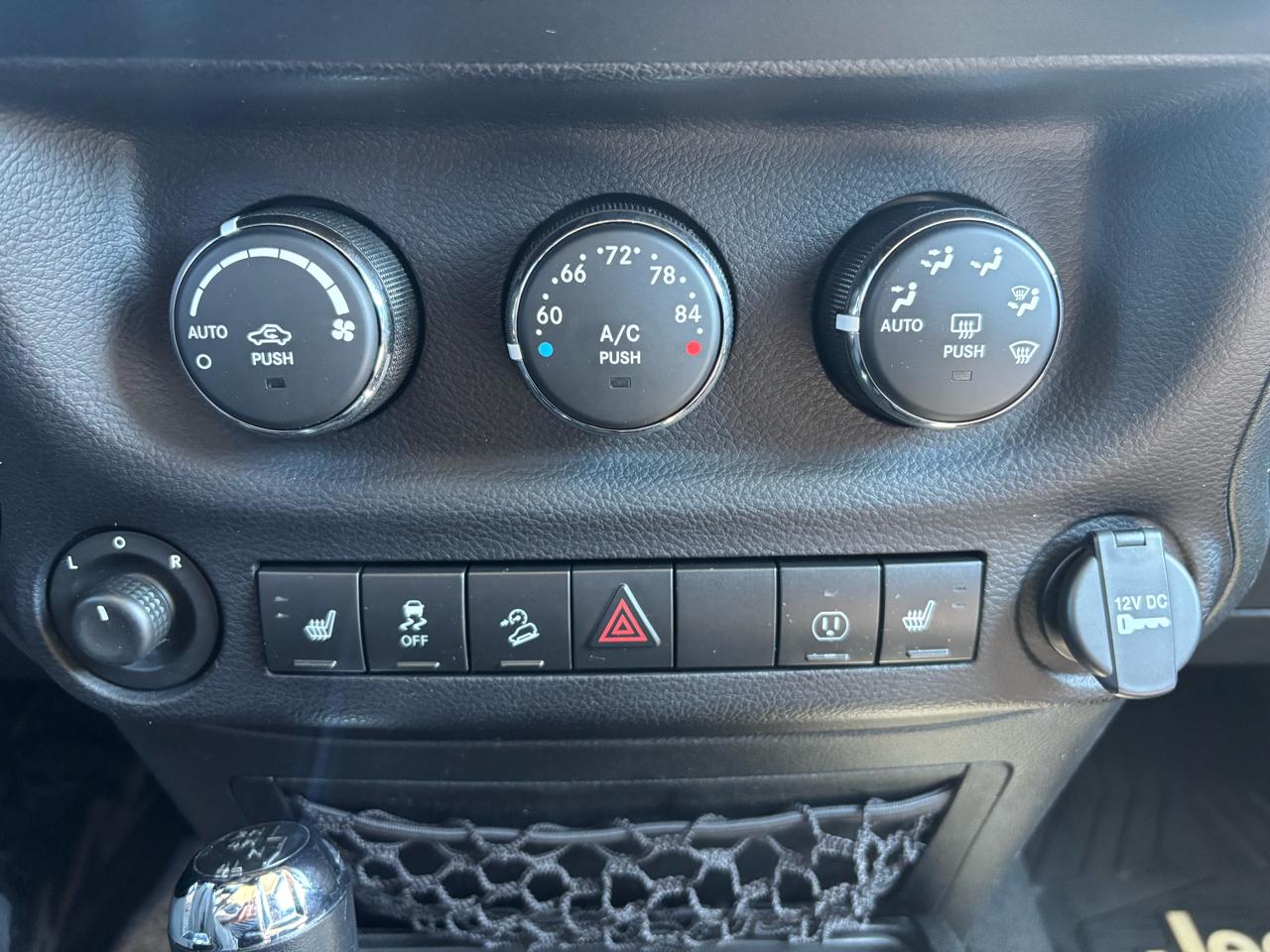 Jeep Wrangler Unlimited 4WD 4dr Sahara 2013