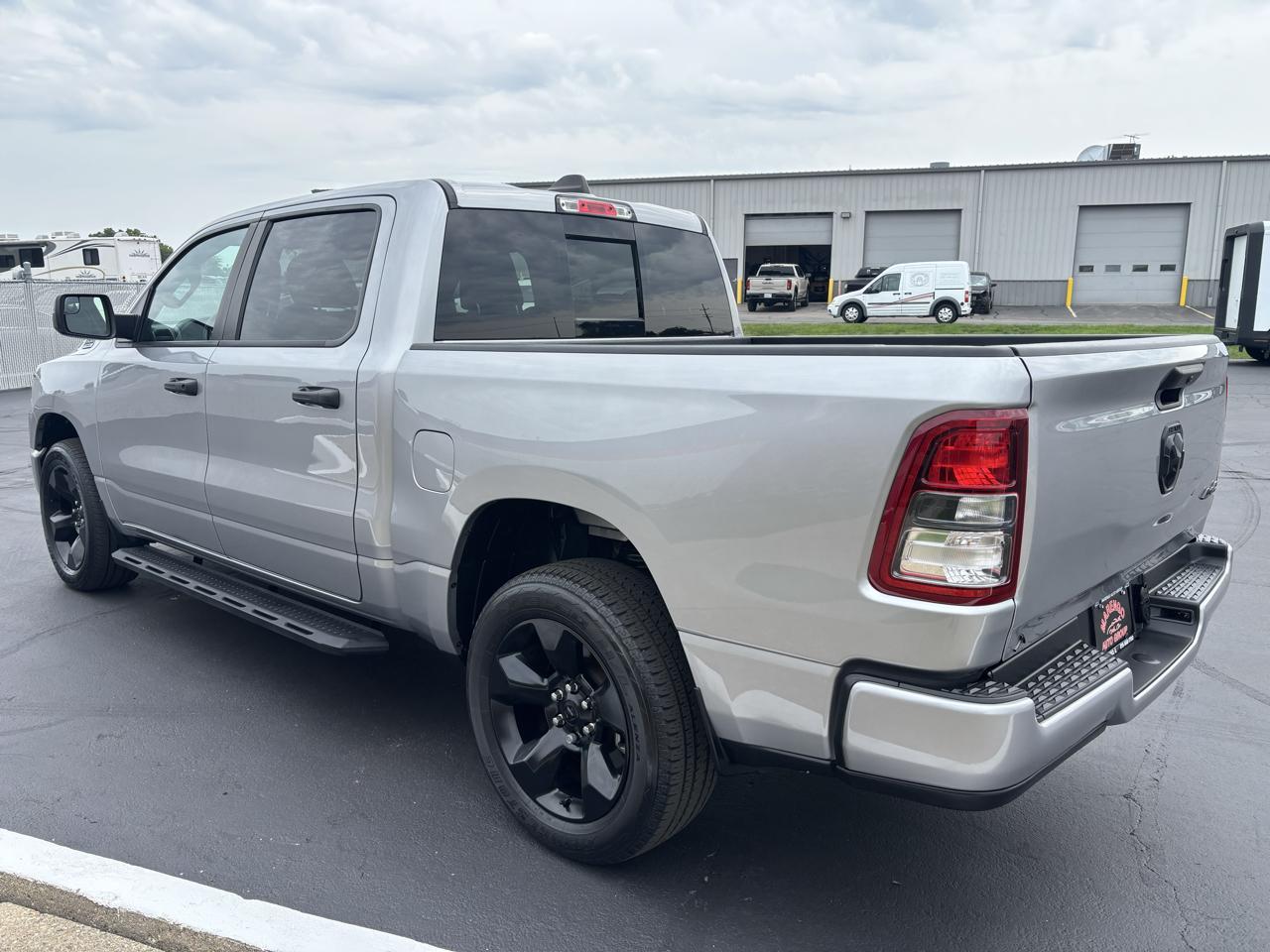 RAM 1500 Tradesman 4x4 Crew Cab 5'7" Box 2024