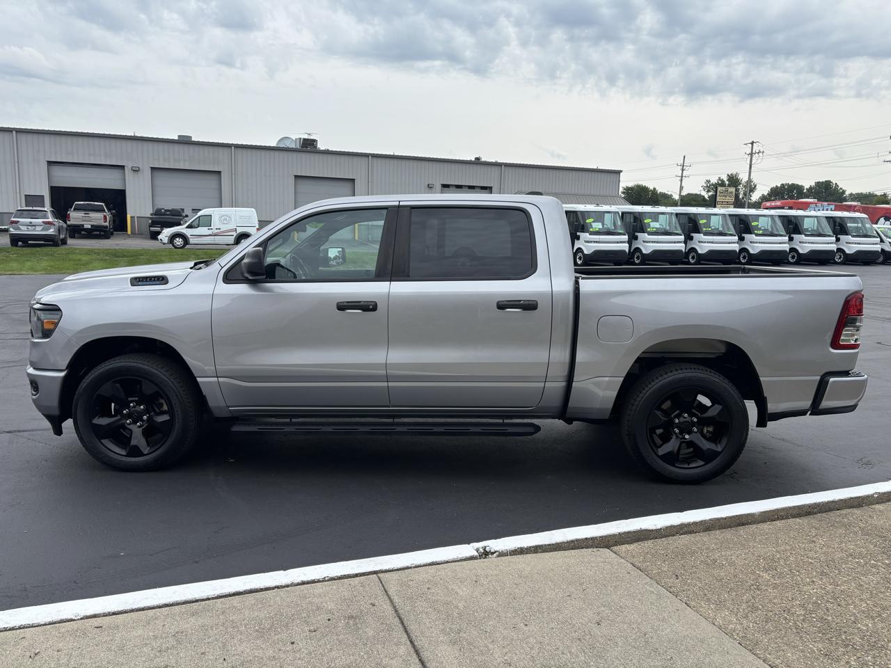 RAM 1500 Tradesman 4x4 Crew Cab 5'7" Box 2024