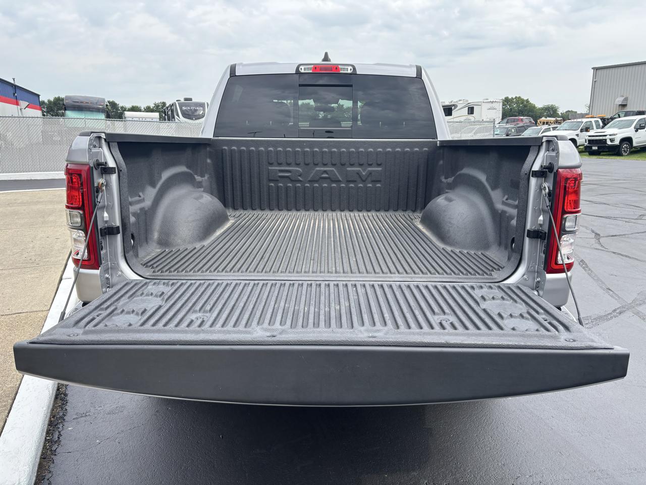 RAM 1500 Tradesman 4x4 Crew Cab 5'7" Box 2024