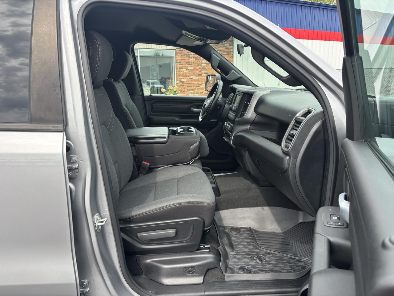 RAM 1500 Tradesman 4x4 Crew Cab 5'7" Box 2024