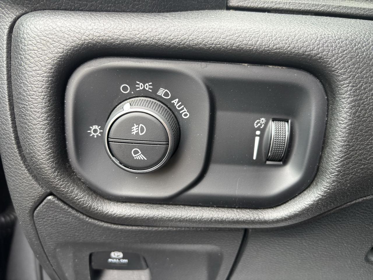 RAM 1500 Tradesman 4x4 Crew Cab 5'7" Box 2024