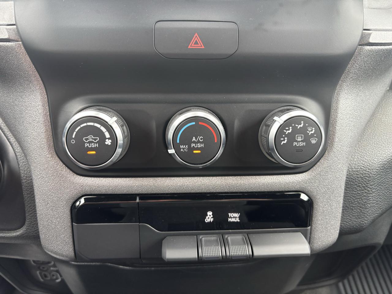RAM 1500 Tradesman 4x4 Crew Cab 5'7" Box 2024
