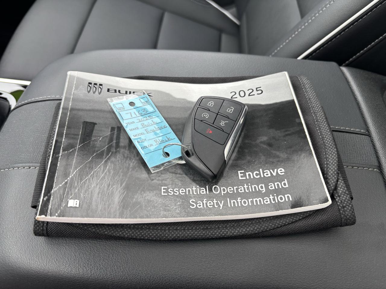 Buick Enclave 4dr Preferred 2025