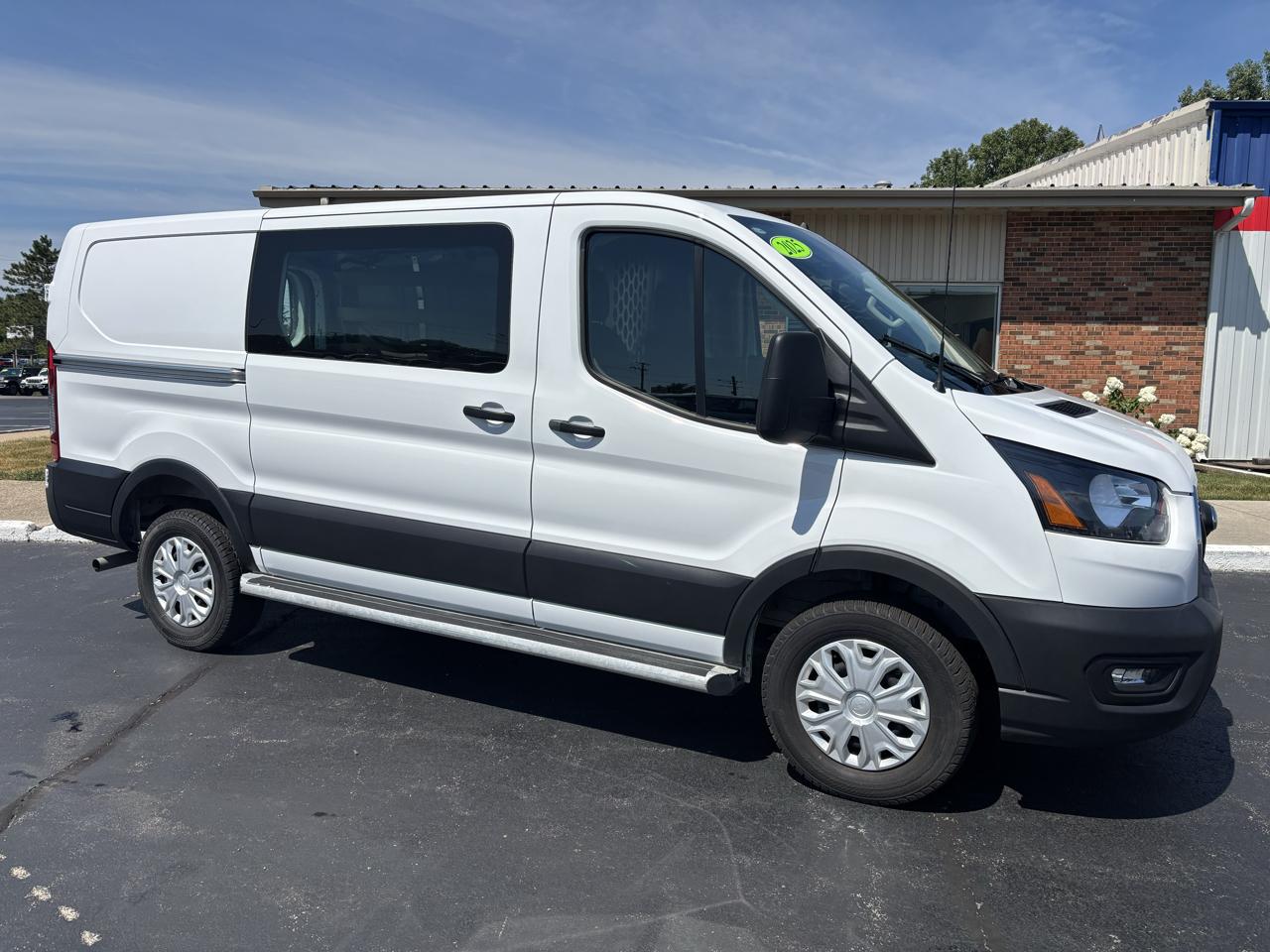 2025 Ford Transit Cargo Van T-250 130" Low Rf 9070 GVWR RWD