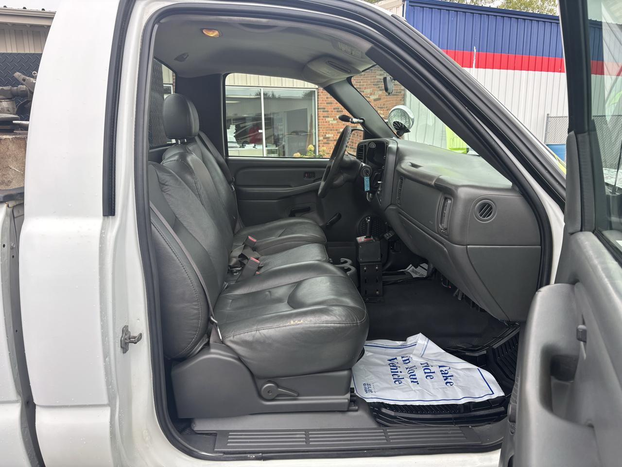 GMC Sierra 3500 Classic 4WD Reg Cab 133" SRW Work Truck 2007