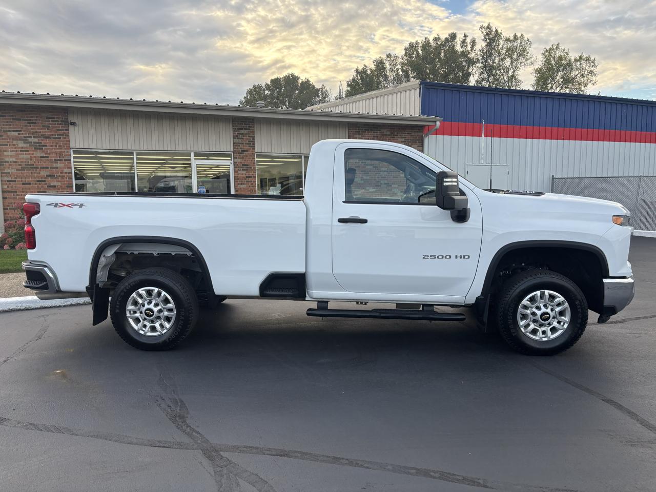 Chevrolet Silverado 2500HD 4WD Reg Cab 142" Work Truck 2026