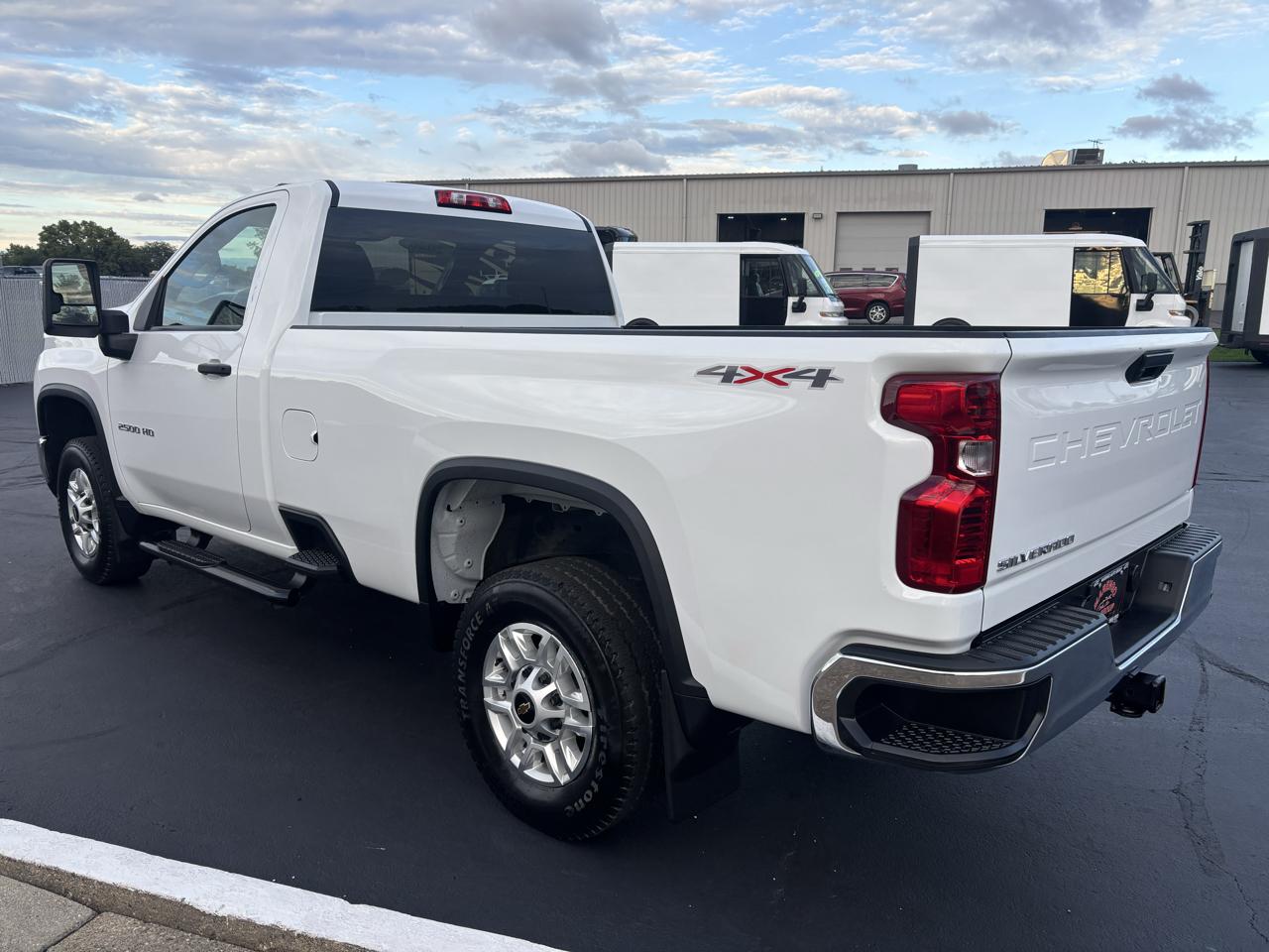 Chevrolet Silverado 2500HD 4WD Reg Cab 142" Work Truck 2026