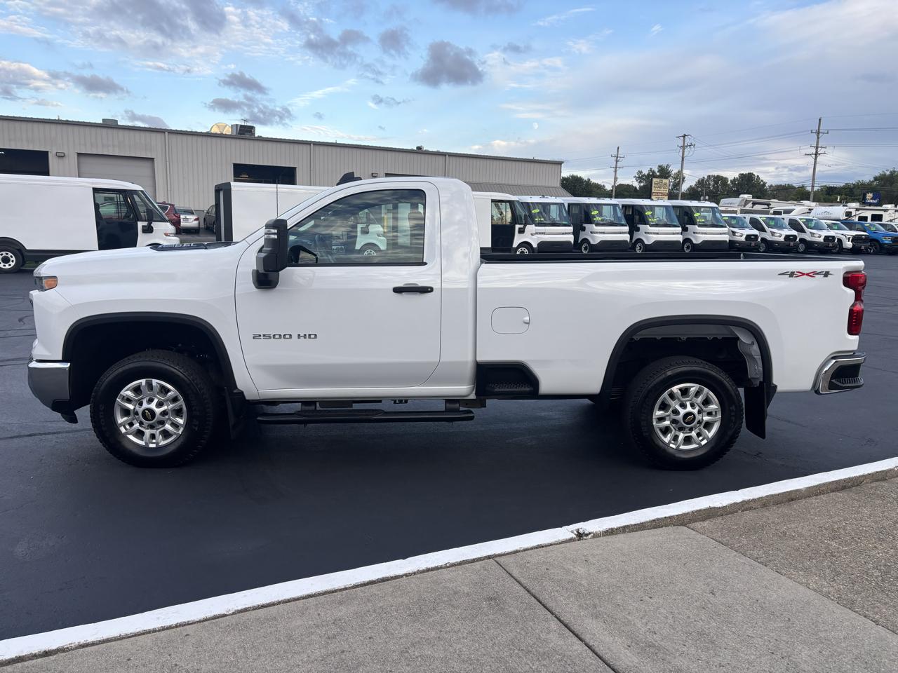 Chevrolet Silverado 2500HD 4WD Reg Cab 142" Work Truck 2026