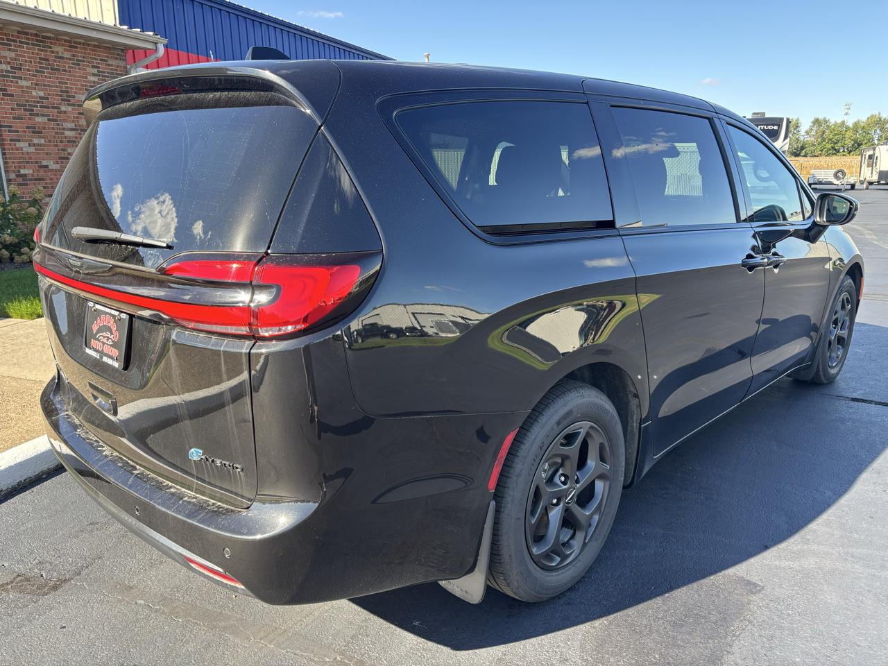 Chrysler Pacifica Hybrid Touring L FWD 2023